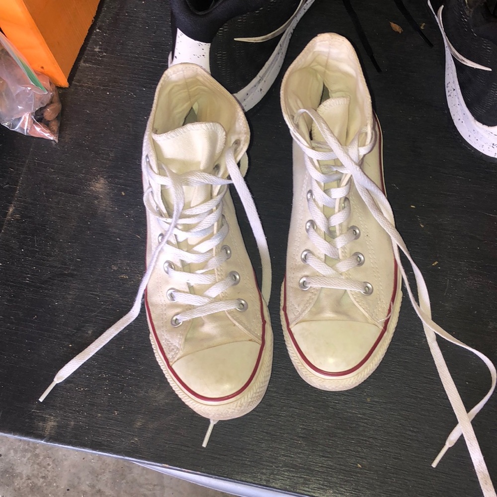 Womens 8 mens 6 white converses